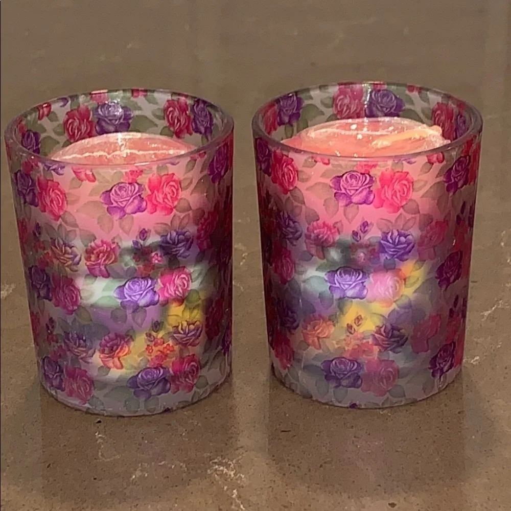 NWOT 2 Floral Glass Votive Candle Holders and Yankee Candle Wild Pansies Candles